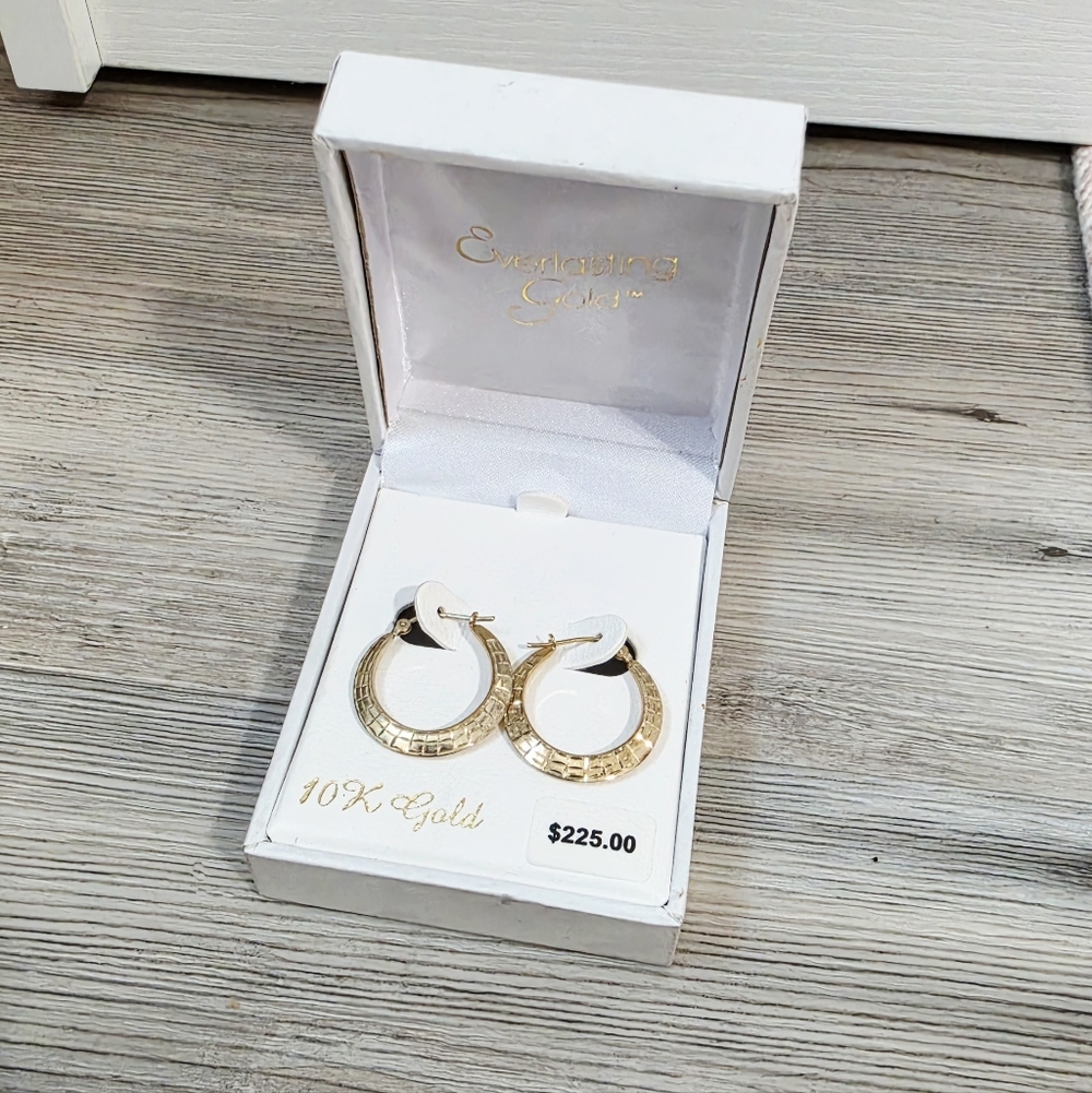 Everlasting Gold 10KYG Round D/C Hoop Earrings W/Hinged Bar